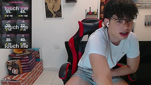 Snapshot of Angelo-cianuro- chatting on February 2026 11:33:01 PM Angelo-cianuro- online show from February 2026 11:33:01 PM