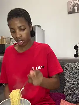 Snapshot of Queen-Boobylicious chatting on October 2025 11:00:01 AM Queen-Boobylicious online show from October 2025 11:00:01 AM