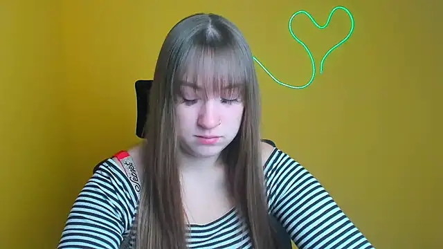 Snapshot of Evelina_GG chatting on October 2025 05:42:01 AM Evelina GG online show from October 2025 05:42:01 AM