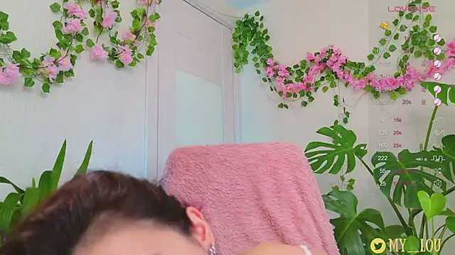 Snapshot of MyLou_ chatting on March 2025 03:42:01 PM MyLou online show from March 2025 03:42:01 PM