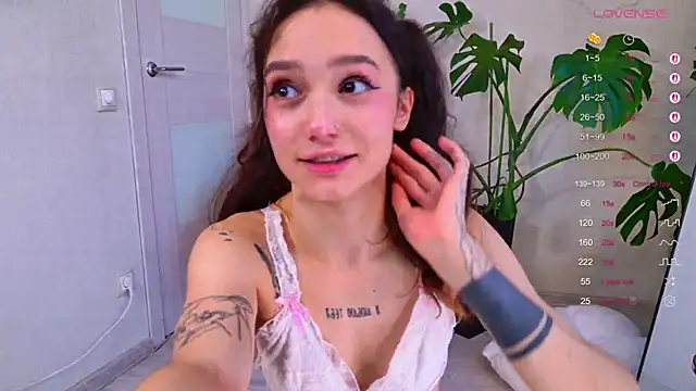 Snapshot of MyLou_ chatting on September 2025 03:11:01 PM MyLou online show from September 2025 03:11:01 PM