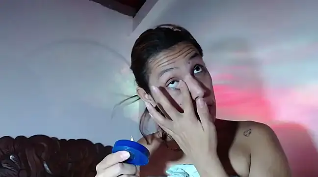 alexandra lorens online show from February 2025 04:17:02 PM
