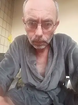 Snapshot of BesterJunge45 chatting on July 2026 03:24:01 AM BesterJunge45 online show from July 2026 03:24:01 AM