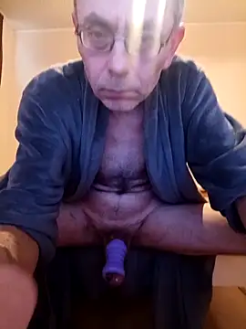 Snapshot of BesterJunge45 chatting on April 2026 11:44:02 AM BesterJunge45 online show from April 2026 11:44:02 AM