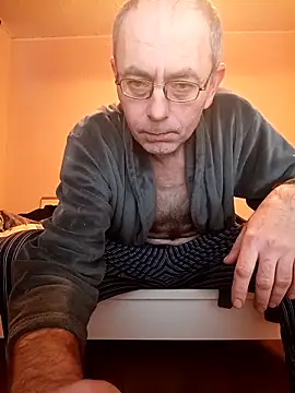 Snapshot of BesterJunge45 chatting on November 2025 07:29:01 AM BesterJunge45 online show from November 2025 07:29:01 AM