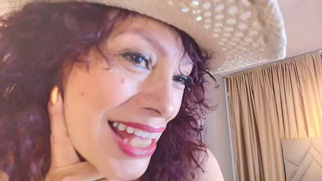Snapshot of Kasandra_Gomez chatting on May 2026 12:33:02 PM Kasandra Gomez online show from May 2026 12:33:02 PM