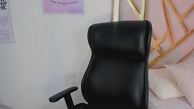 LanaJones  online show from May 2026 01:18:01 PM