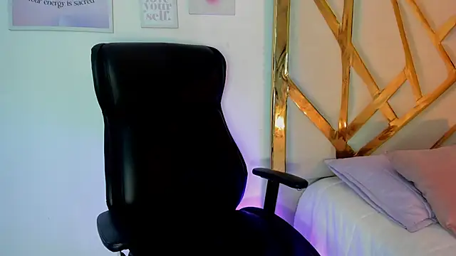 Snapshot of LanaJones_ chatting on December 2025 12:15:02 PM LanaJones online show from December 2025 12:15:02 PM