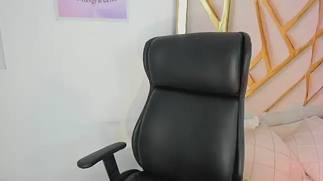 LanaJones  online show from May 2026 01:20:01 PM