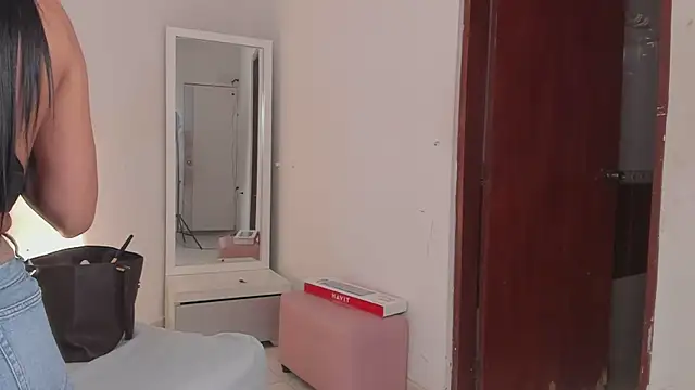 Snapshot of Alhana_pulido chatting on March 2025 07:31:02 PM Alhana pulido online show from March 2025 07:31:02 PM