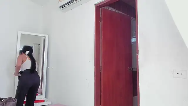 Snapshot of Alhana_pulido chatting on March 2025 08:26:02 PM Alhana pulido online show from March 2025 08:26:02 PM