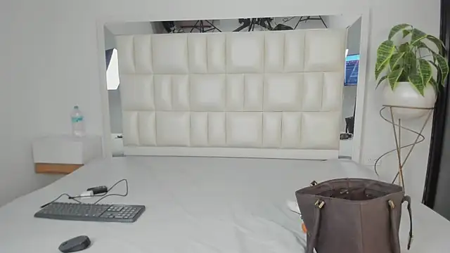 Snapshot of Alhana_pulido chatting on December 2025 08:25:01 PM Alhana pulido online show from December 2025 08:25:01 PM