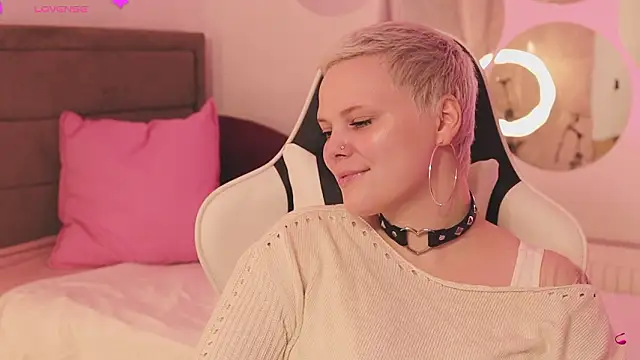 LikaBerry1 online show from February 2026 01:46:02 PM