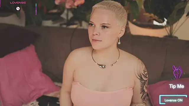 LikaBerry1 online show from October 2025 04:00:02 AM