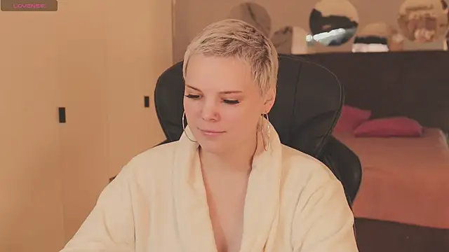 LikaBerry1 online show from November 2025 11:43:02 AM