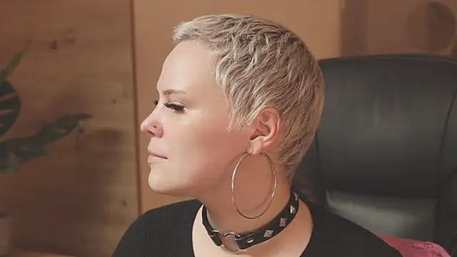 LikaBerry1 online show from November 2025 12:30:01 PM