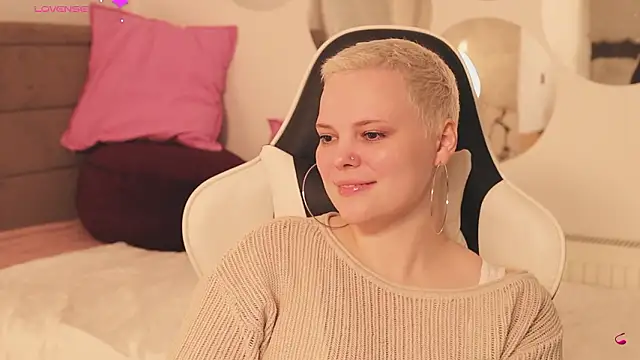 LikaBerry1 online show from March 2026 01:33:01 PM