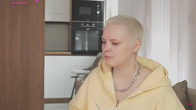 LikaBerry1 online show from April 2026 04:11:02 PM