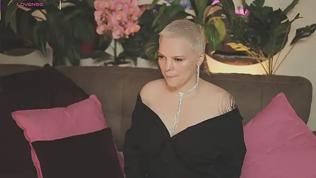 LikaBerry1 online show from October 2025 03:38:02 AM