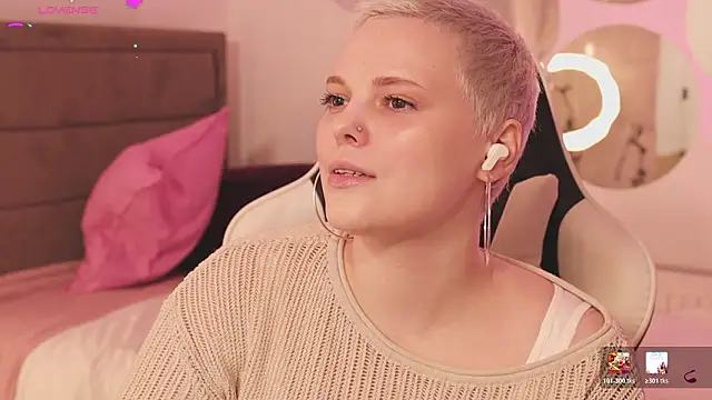 LikaBerry1 online show from February 2026 02:39:01 PM