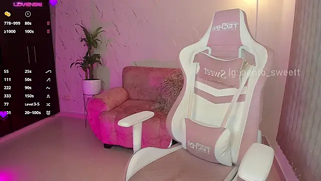 Snapshot of Antonellaa_sweet chatting on January 2026 04:10:01 PM Antonellaa sweet online show from January 2026 04:10:01 PM