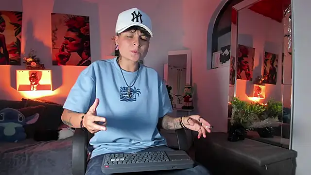 ZuryRamirez  online show from November 2025 08:31:01 PM