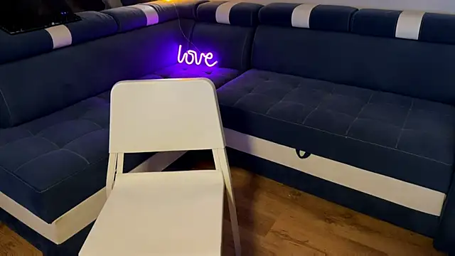 MiliExteraaa online show from November 2025 07:14:02 PM