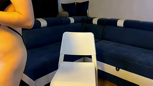 MiliExteraaa online show from December 2025 01:10:01 AM