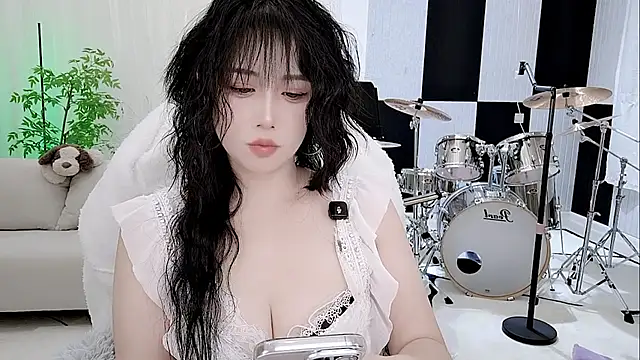 Vaness-a online show from October 2025 08:06:02 PM