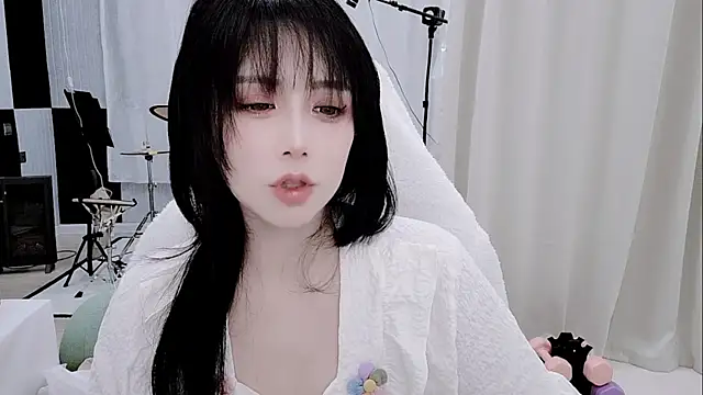 Vaness-a online show from May 2026 01:04:03 AM