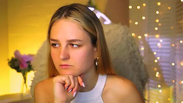 Snapshot of DeboraLarson chatting on October 2025 03:52:01 AM DeboraLarson online show from October 2025 03:52:01 AM