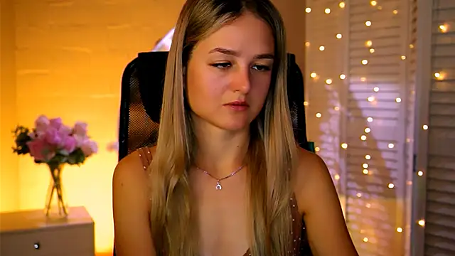 DeboraLarson online show from November 2025 03:43:02 AM