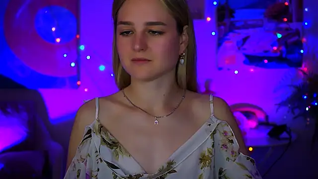 Snapshot of DeboraLarson chatting on October 2025 05:30:01 AM DeboraLarson online show from October 2025 05:30:01 AM