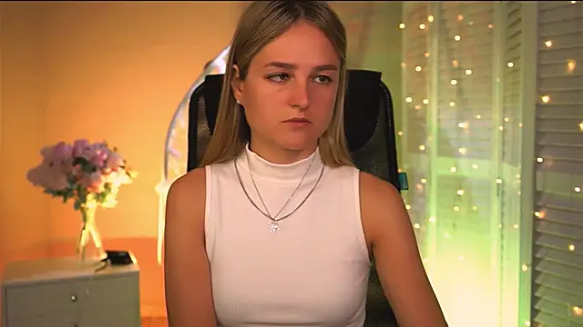 DeboraLarson online show from April 2026 03:19:01 AM