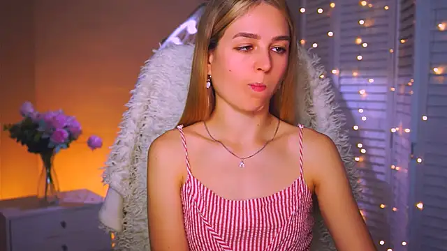 Snapshot of DeboraLarson chatting on October 2025 03:52:01 AM DeboraLarson online show from October 2025 03:52:01 AM