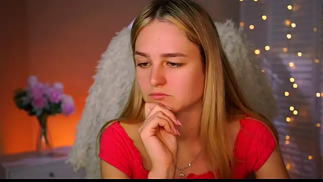 Snapshot of DeboraLarson chatting on September 2025 07:26:02 AM DeboraLarson online show from September 2025 07:26:02 AM