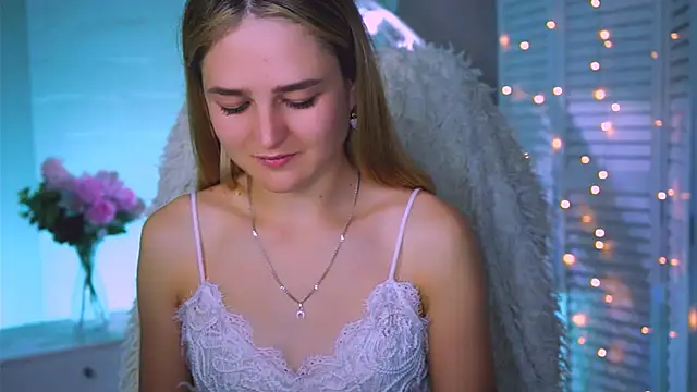 Snapshot of DeboraLarson chatting on September 2025 07:14:02 AM DeboraLarson online show from September 2025 07:14:02 AM