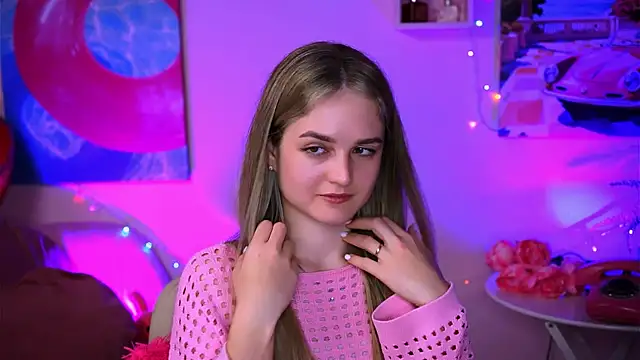 Snapshot of DeboraLarson chatting on March 2025 01:48:01 AM DeboraLarson online show from March 2025 01:48:01 AM