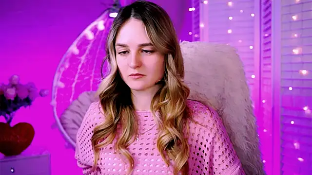 Snapshot of DeboraLarson chatting on February 2025 09:37:02 PM DeboraLarson online show from February 2025 09:37:02 PM