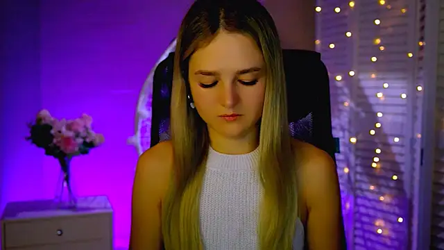 DeboraLarson online show from November 2025 03:39:02 AM