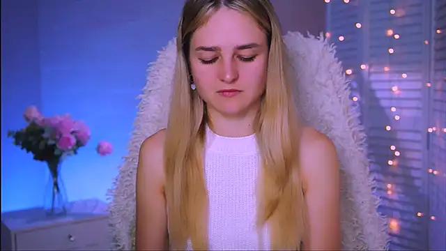 Snapshot of DeboraLarson chatting on October 2025 07:10:01 AM DeboraLarson online show from October 2025 07:10:01 AM