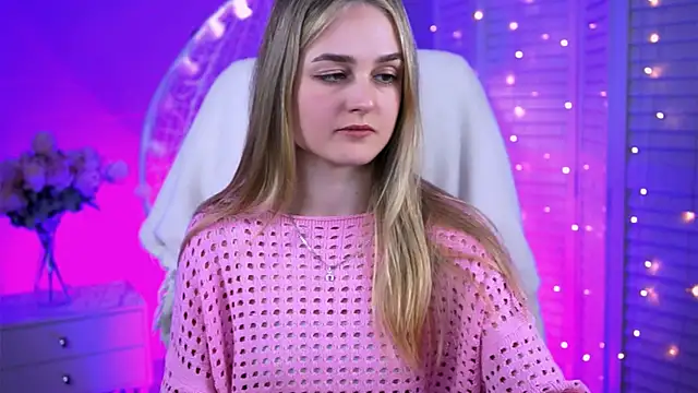 Snapshot of DeboraLarson chatting on March 2025 07:18:01 AM DeboraLarson online show from March 2025 07:18:01 AM