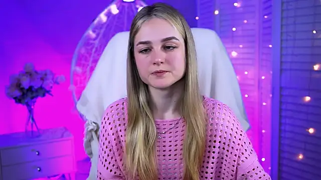 Snapshot of DeboraLarson chatting on March 2025 04:14:01 AM DeboraLarson online show from March 2025 04:14:01 AM