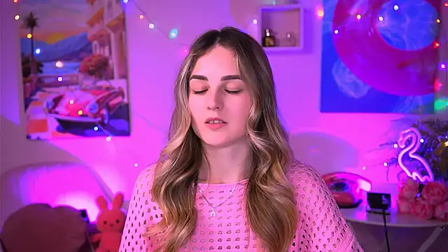 Snapshot of DeboraLarson chatting on February 2025 07:33:02 PM DeboraLarson online show from February 2025 07:33:02 PM