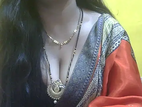 Snapshot of HOT-SEEMAA chatting on May 2026 06:09:01 PM HOT-SEEMAA online show from May 2026 06:09:01 PM