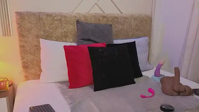 ashley  foxx  online show from April 2026 01:59:01 PM