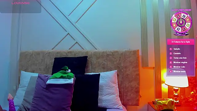 ashley  foxx  online show from December 2025 02:10:02 PM