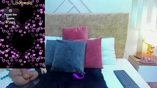 ashley  foxx  online show from September 2025 01:51:01 PM
