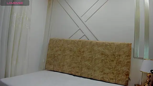 ashley  foxx  online show from October 2025 01:44:02 PM