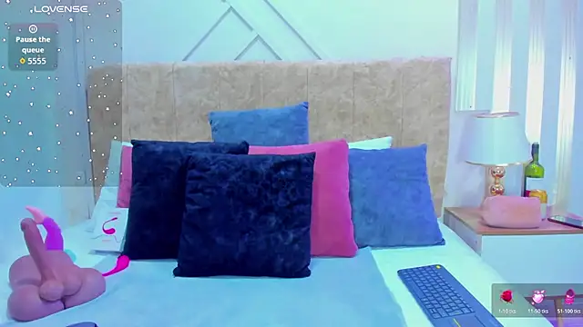 ashley  foxx  online show from October 2025 02:05:01 PM